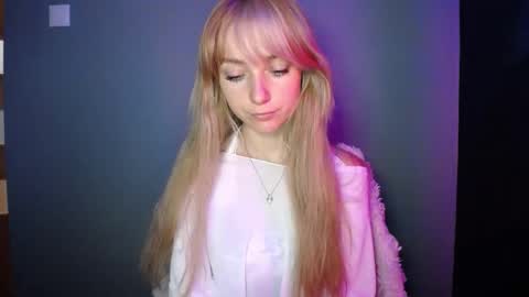 Snapshot of luciacam20 chatting on September 23, 12:19 pm Lucy online show from September 23, 12:19 pm