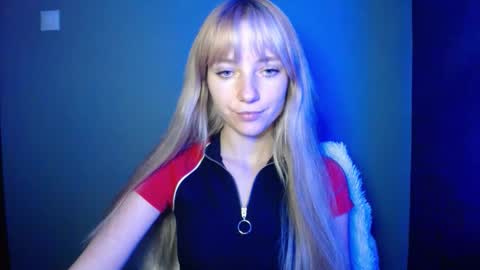 Snapshot of luciacam20 chatting on September 27, 8:58 pm Lucy online show from September 27, 8:58 pm