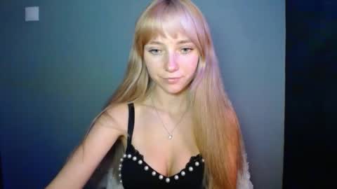 Snapshot of luciacam20 chatting on September 28, 6:24 pm Lucy online show from September 28, 6:24 pm