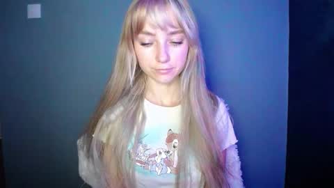 Snapshot of luciacam20 chatting on September 29, 6:29 am Lucy online show from September 29, 6:29 am