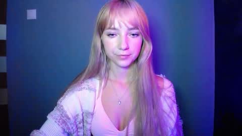 Snapshot of luciacam20 chatting on September 30, 7:02 am Lucy online show from September 30, 7:02 am