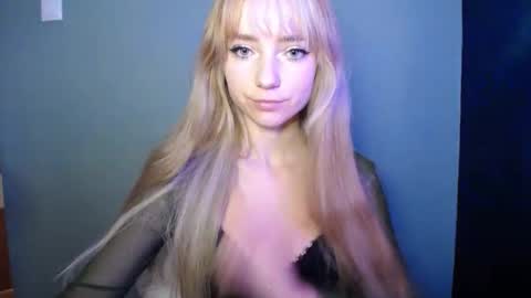 Snapshot of luciacam20 chatting on October 2, 6:53 am Lucy online show from October 2, 6:53 am