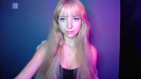 Snapshot of luciacam20 chatting on October 4, 6:00 am Lucy online show from October 4, 6:00 am