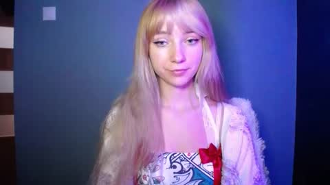 Snapshot of luciacam20 chatting on October 5, 6:34 am Lucy online show from October 5, 6:34 am