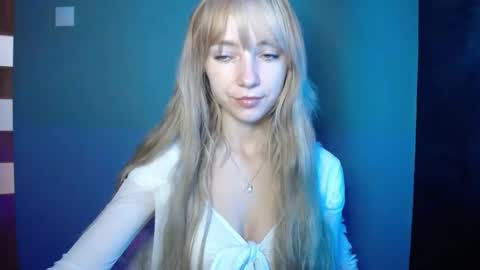 Snapshot of luciacam20 chatting on October 9, 7:28 am Lucy online show from October 9, 7:28 am