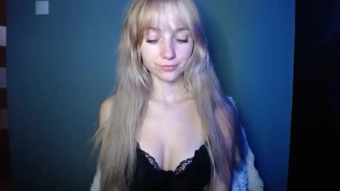 Snapshot of luciacam20 chatting on October 12, 6:56 am Lucy online show from October 12, 6:56 am