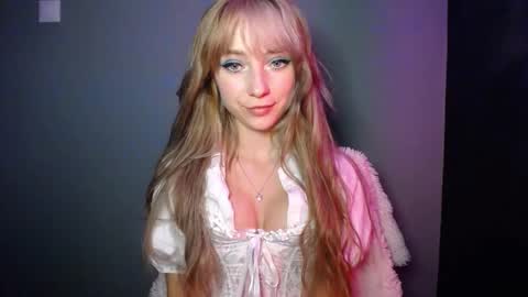 Snapshot of luciacam20 chatting on October 14, 6:31 pm Lucy online show from October 14, 6:31 pm