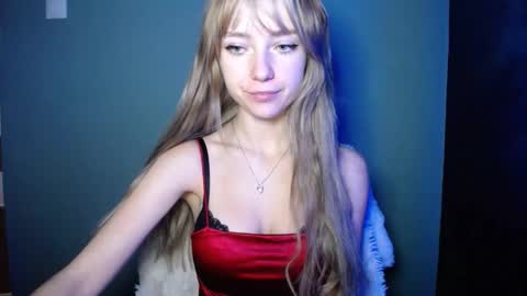 Snapshot of luciacam20 chatting on October 17, 12:30 pm Lucy online show from October 17, 12:30 pm