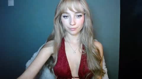 Snapshot of luciacam20 chatting on October 27, 7:40 pm Lucy online show from October 27, 7:40 pm