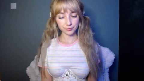 Snapshot of luciacam20 chatting on November 5, 7:30 am Lucy online show from November 5, 7:30 am