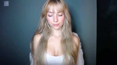 Snapshot of luciacam20 chatting on November 7, 7:47 pm Lucy online show from November 7, 7:47 pm