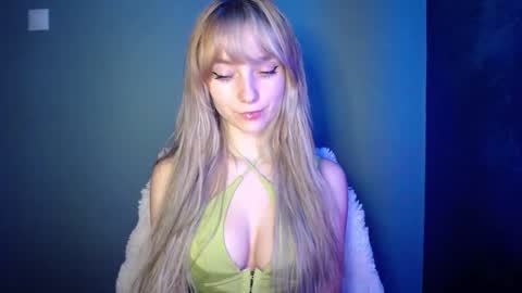 Snapshot of luciacam20 chatting on November 8, 7:56 pm Lucy online show from November 8, 7:56 pm