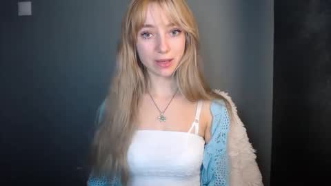 Snapshot of luciacam20 chatting on November 12, 7:35 pm Lucy online show from November 12, 7:35 pm