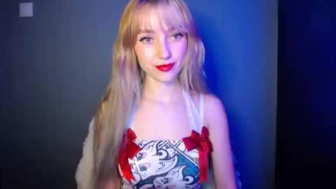 Snapshot of luciacam20 chatting on November 13, 7:57 pm Lucy online show from November 13, 7:57 pm