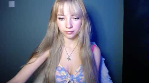 Snapshot of luciacam20 chatting on November 14, 8:02 am Lucy online show from November 14, 8:02 am