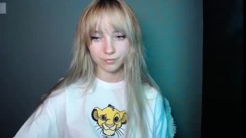 Snapshot of luciacam20 chatting on November 27, 2:19 pm Lucy online show from November 27, 2:19 pm