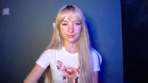 Snapshot of luciacam20 chatting on May 31, 6:42 pm Lucy online show from May 31, 6:42 pm