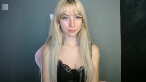 Snapshot of luciacam20 chatting on June 1, 6:48 am Lucy online show from June 1, 6:48 am
