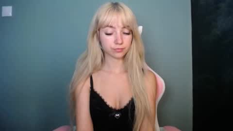 Snapshot of luciacam20 chatting on June 2, 6:59 am Lucy online show from June 2, 6:59 am