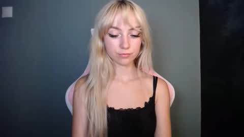 Snapshot of luciacam20 chatting on June 2, 7:27 pm Lucy online show from June 2, 7:27 pm