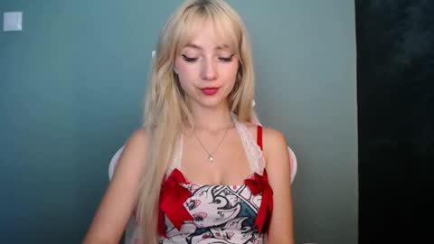 Snapshot of luciacam20 chatting on June 4, 12:11 pm Lucy online show from June 4, 12:11 pm