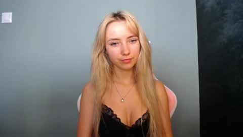 Snapshot of luciacam20 chatting on June 14, 6:48 am Lucy online show from June 14, 6:48 am