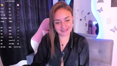 Snapshot of luciamature_ chatting on November 10, 6:29 pm Lucia online show from November 10, 6:29 pm