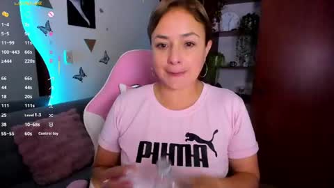 Snapshot of luciamature_ chatting on June 22, 5:54 pm Lucia online show from June 22, 5:54 pm