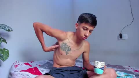 Snapshot of lucian_davii chatting on May 12, 12:46 pm Pirulo online show from May 12, 12:46 pm