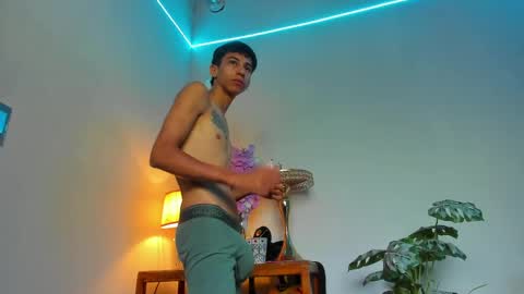 Snapshot of lucian_davii chatting on May 28, 12:57 pm Pirulo online show from May 28, 12:57 pm