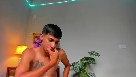 Snapshot of lucian_davii chatting on June 3, 2:33 pm Pirulo online show from June 3, 2:33 pm