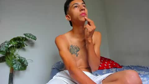 Snapshot of lucian_davii chatting on June 18, 1:37 pm Pirulo online show from June 18, 1:37 pm