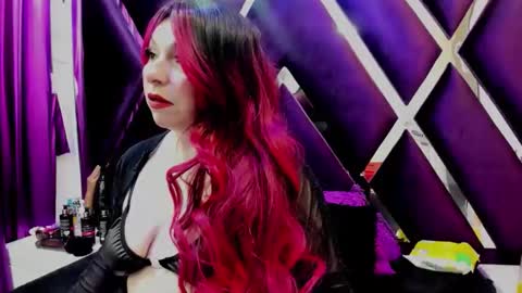Snapshot of luciana_ass chatting on May 30, 10:18 pm Luci online show from May 30, 10:18 pm