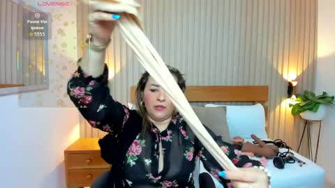 Snapshot of luciana_ballesteros chatting on May 21, 12:23 pm Luciana online show from May 21, 12:23 pm