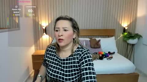 Snapshot of luciana_ballesteros chatting on June 6, 11:59 am Luciana online show from June 6, 11:59 am