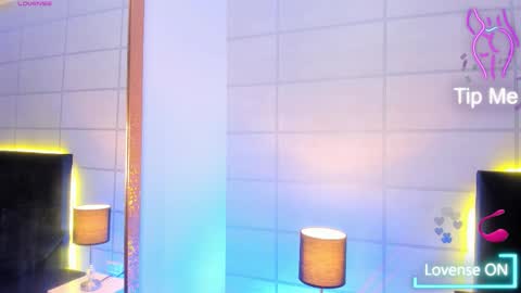 Snapshot of luciana_blush chatting on November 16, 4:18 am lucy online show from November 16, 4:18 am