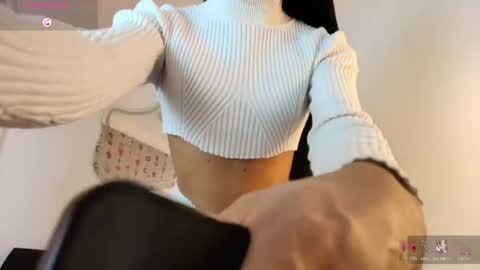 Snapshot of luciana_glow chatting on April 12, 3:00 am luciana_glow online show from April 12, 3:00 am