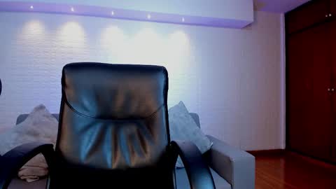 Snapshot of luciana_jons chatting on December 1, 8:14 pm luciana jons online show from December 1, 8:14 pm