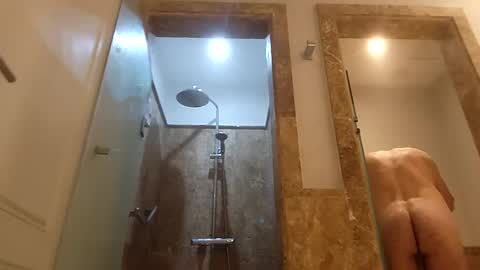 Snapshot of lucianopc chatting on September 27, 7:41 pm lucianopc online show from September 27, 7:41 pm