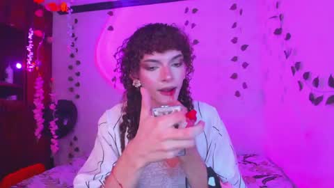 Snapshot of lucianromeo17 chatting on June 1, 2:13 am Lucy or Lucian 3 Come to my social Links3 online show from June 1, 2:13 am