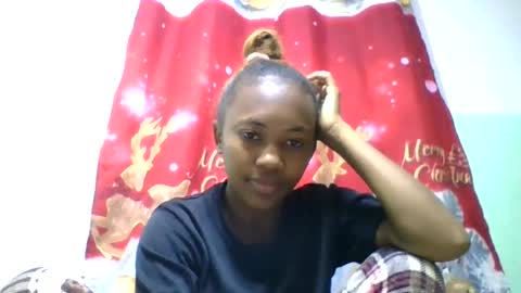 Snapshot of lucie196645 chatting on June 15, 4:15 am lucie196645 online show from June 15, 4:15 am