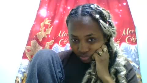 Snapshot of lucie196645 chatting on June 27, 4:01 pm lucie196645 online show from June 27, 4:01 pm