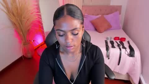 Snapshot of lucie_harper chatting on October 14, 8:42 pm online show from October 14, 8:42 pm