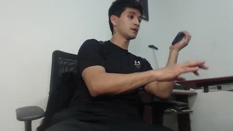 Snapshot of lucifferr_ chatting on February 20, 2:18 am leonel online show from February 20, 2:18 am