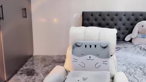 lucii04 online show from September 25, 12:36 am