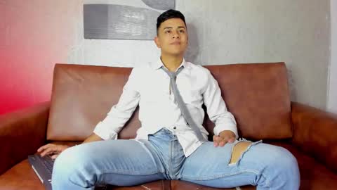 Leo online show from January 25, 2:03 pm