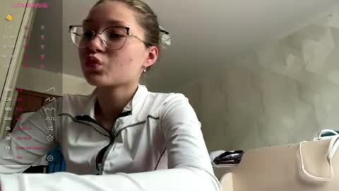 Snapshot of lucindascercy chatting on June 14, 6:04 am Maya online show from June 14, 6:04 am