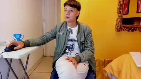 luckk_ online show from July 6, 1:57 am