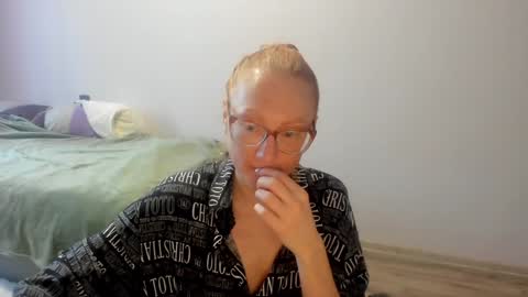 lucky_licky20 online show from December 10, 3:52 am