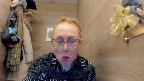 lucky_licky20 online show from December 17, 4:01 am